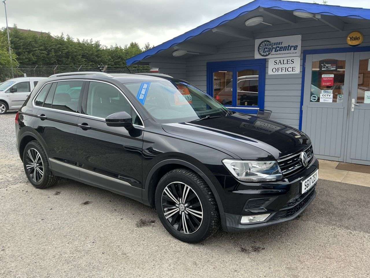 A 2017 VOLKSWAGEN TIGUAN 2.0 TDI BlueMotion Tech SE SUV 5dr Diesel Manual Euro 6 (s/s) (150 ps) Call A 2017 VOLKSWAGEN TIGUAN 2.0 TDI BlueMotion Tech SE SUV 5dr Diesel Manual Euro 6 (s/s) (150 ps) Call