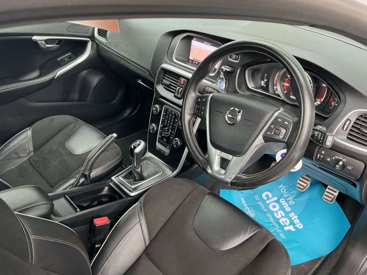 2018 VOLVO V40 2018 VOLVO V40