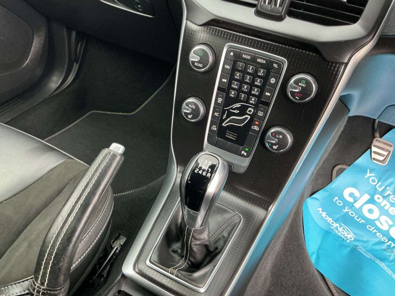 2018 VOLVO V40 2018 VOLVO V40