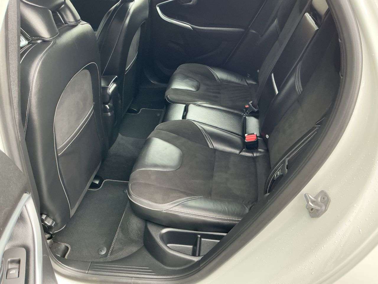 2018 VOLVO V40 2018 VOLVO V40