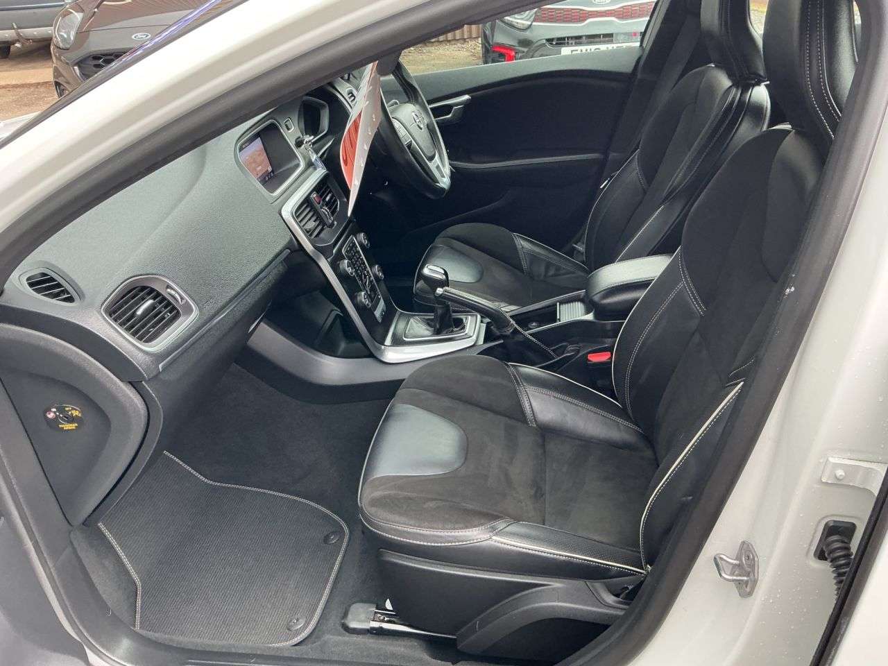 2018 VOLVO V40 2018 VOLVO V40