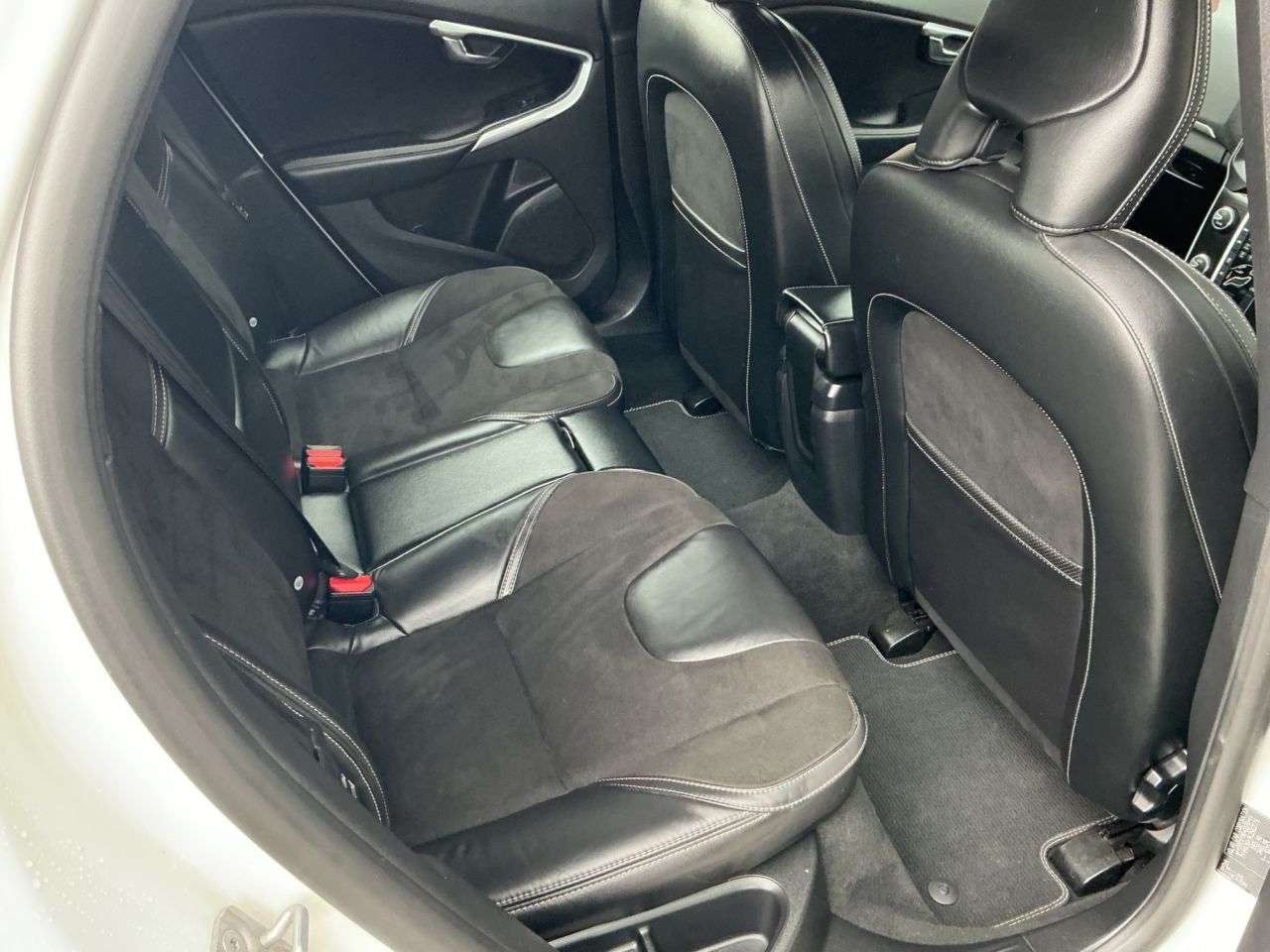 2018 VOLVO V40 2018 VOLVO V40