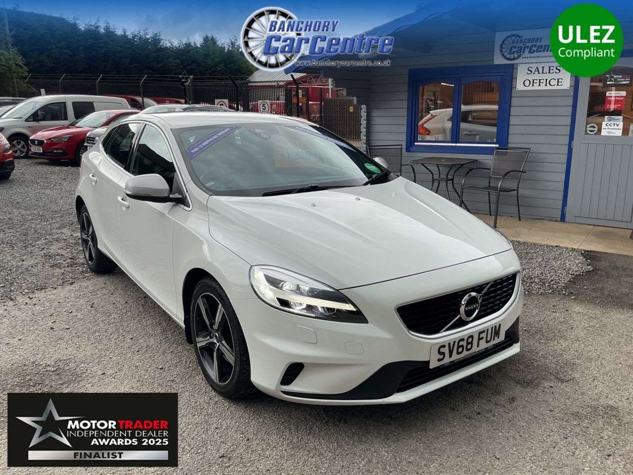 A 2018 VOLVO V40 2.0 T2 GPF R-Design Nav Plus Hatchback 5dr Petrol Manual Euro 6 (s/s) (122 A 2018 VOLVO V40 2.0 T2 GPF R-Design Nav Plus Hatchback 5dr Petrol Manual Euro 6 (s/s) (122
