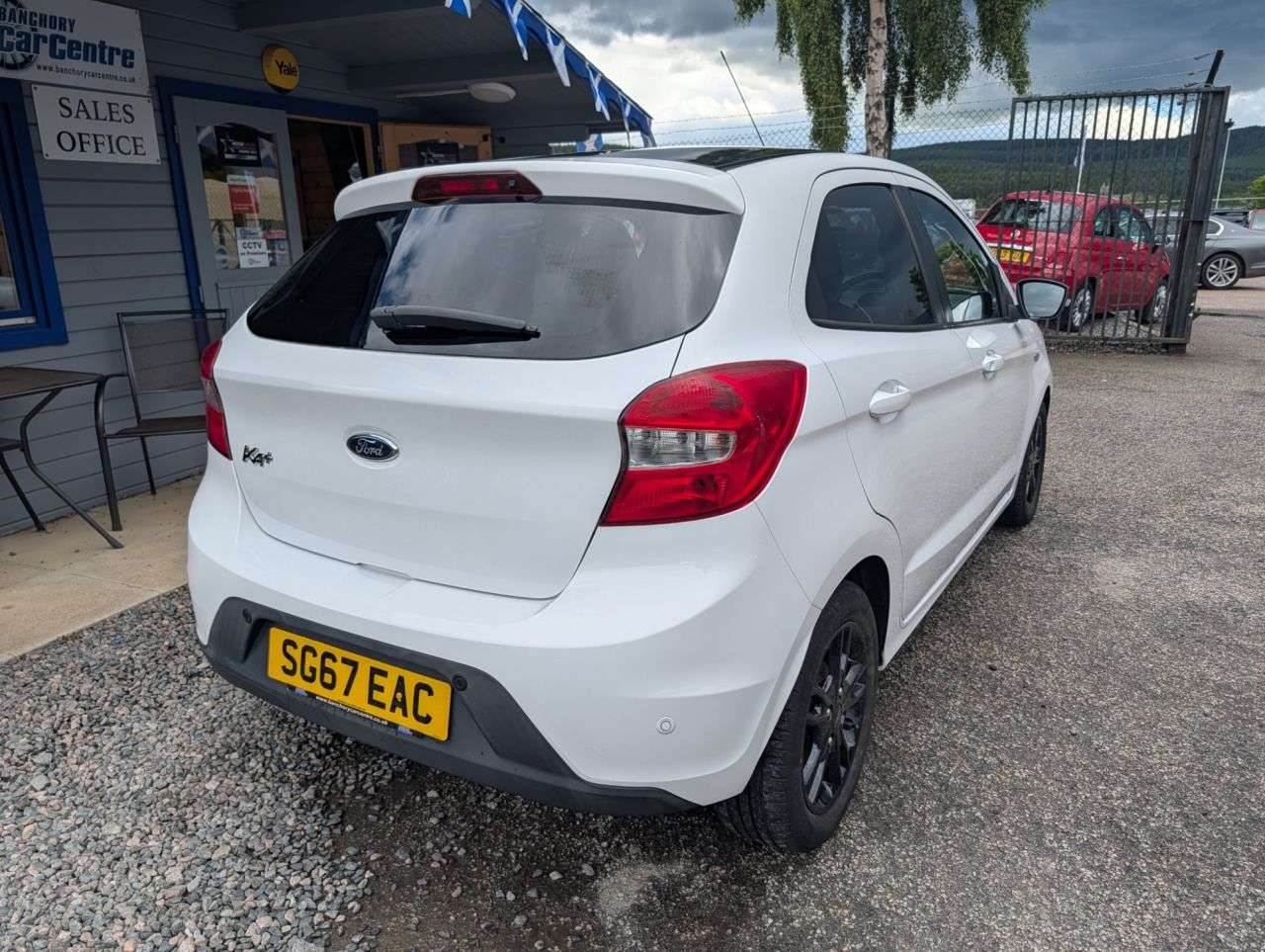 A 2017 FORD KA+ 1.2 Ti-VCT Zetec White Edition Hatchback 5dr Petrol Manual Euro 6 (85 ps) I A 2017 FORD KA+ 1.2 Ti-VCT Zetec White Edition Hatchback 5dr Petrol Manual Euro 6 (85 ps) I