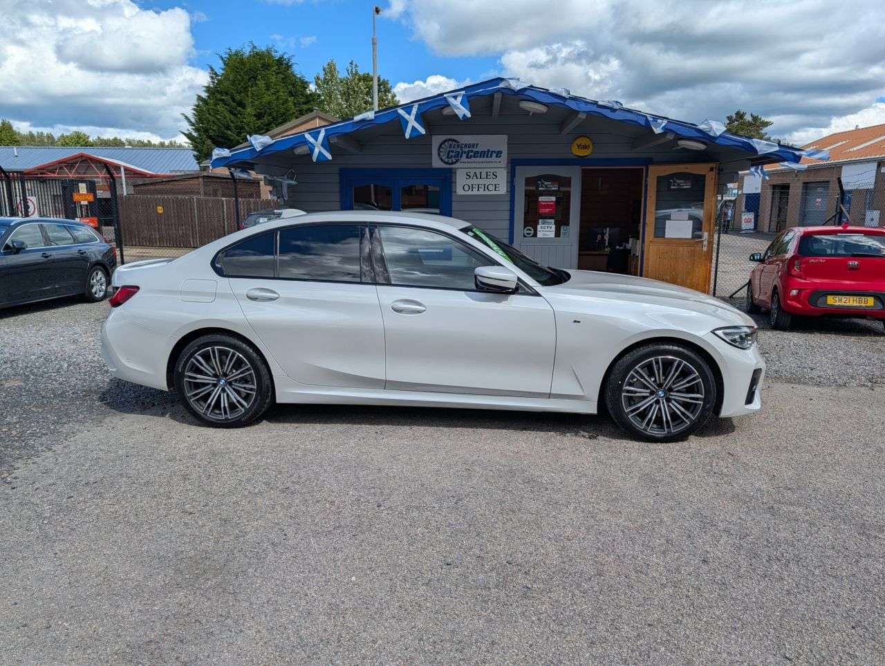 A 2021 BMW 3 SERIES 2.0 330e 12kWh M Sport Saloon 4dr Petrol Plug-in Hybrid Auto xDrive Euro 6 A 2021 BMW 3 SERIES 2.0 330e 12kWh M Sport Saloon 4dr Petrol Plug-in Hybrid Auto xDrive Euro 6