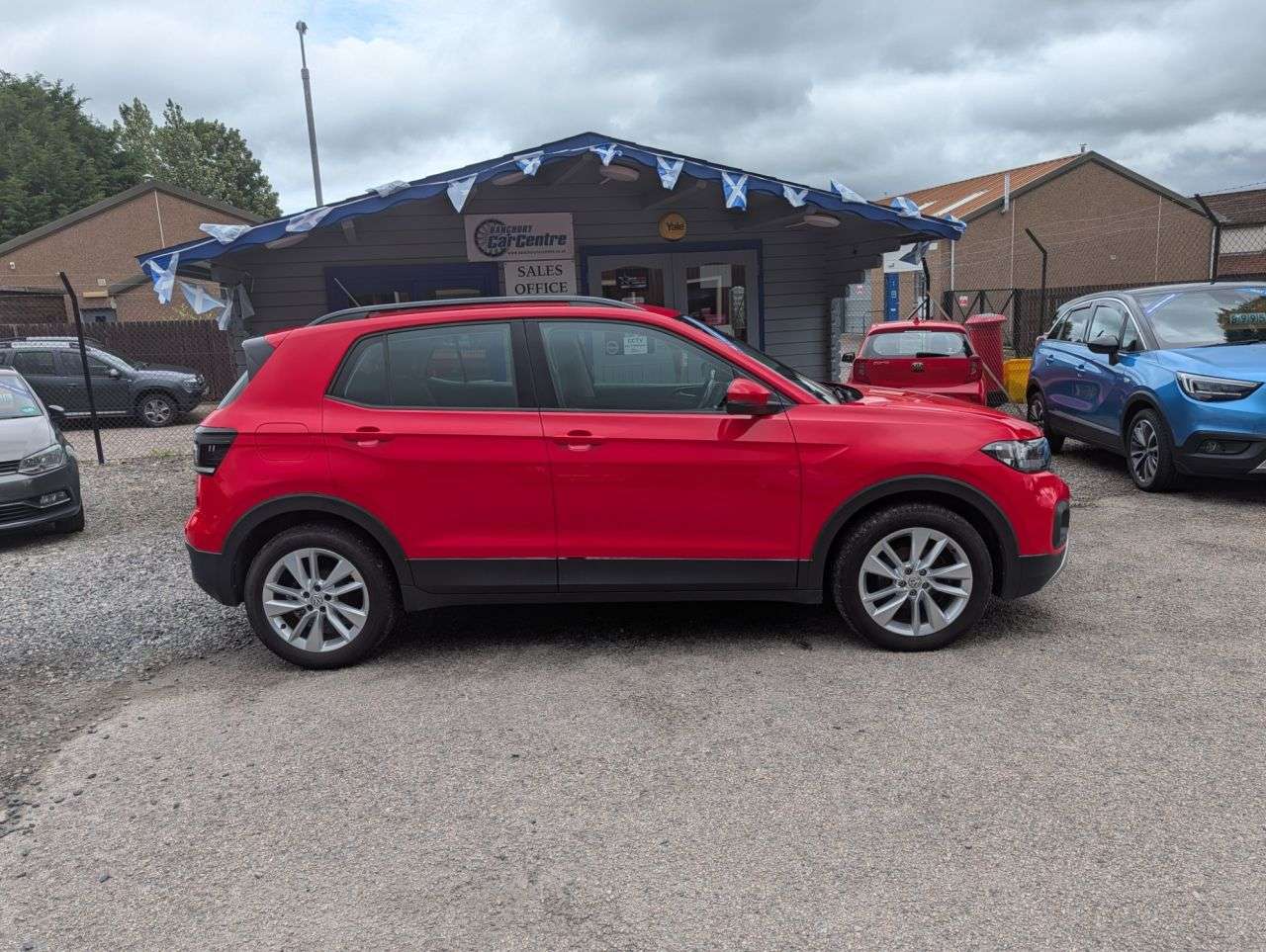 A 2020 VOLKSWAGEN T-CROSS 1.0 TSI SE SUV 5dr Petrol Manual Euro 6 (s/s) (110 ps) Low mileage A 2020 VOLKSWAGEN T-CROSS 1.0 TSI SE SUV 5dr Petrol Manual Euro 6 (s/s) (110 ps) Low mileage