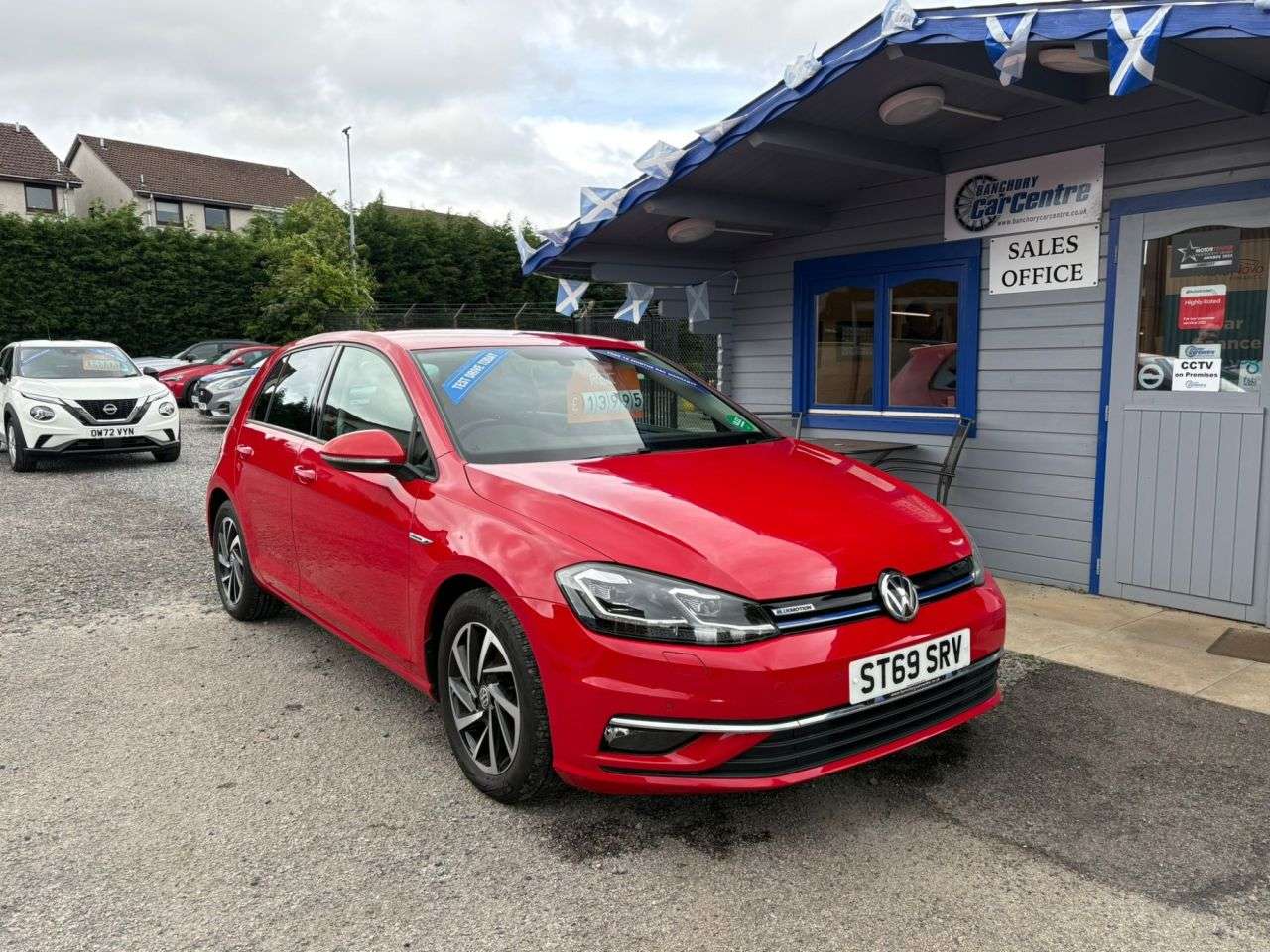A 2020 VOLKSWAGEN GOLF 1.5 TSI EVO Match Edition Hatchback 5dr Petrol Manual Euro 6 (s/s) (130 ps) A 2020 VOLKSWAGEN GOLF 1.5 TSI EVO Match Edition Hatchback 5dr Petrol Manual Euro 6 (s/s) (130 ps)