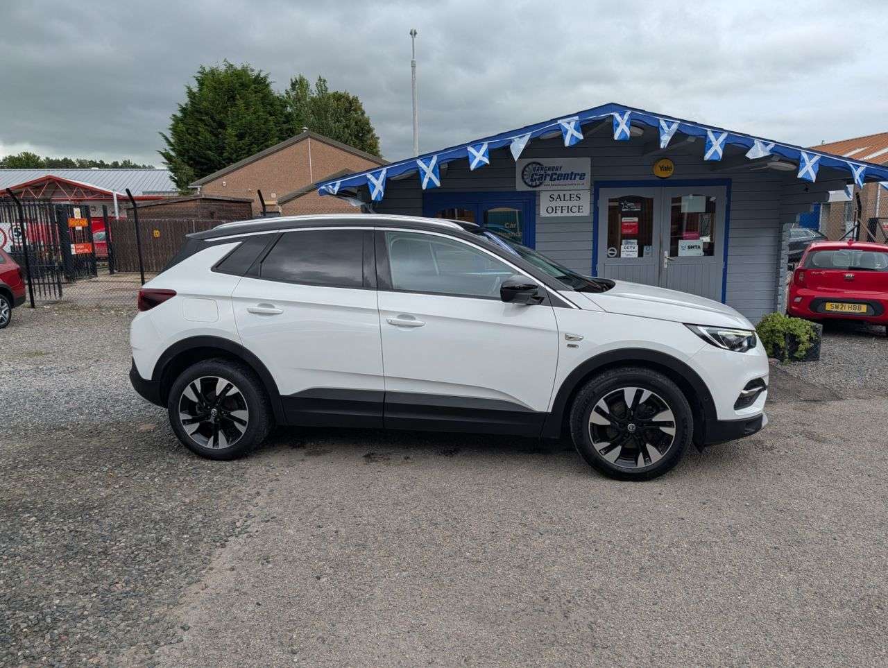A 2021 VAUXHALL GRANDLAND X 1.2 Turbo Griffin Edition SUV 5dr Petrol Manual Euro 6 (s/s) (130 ps) Great A 2021 VAUXHALL GRANDLAND X 1.2 Turbo Griffin Edition SUV 5dr Petrol Manual Euro 6 (s/s) (130 ps) Great