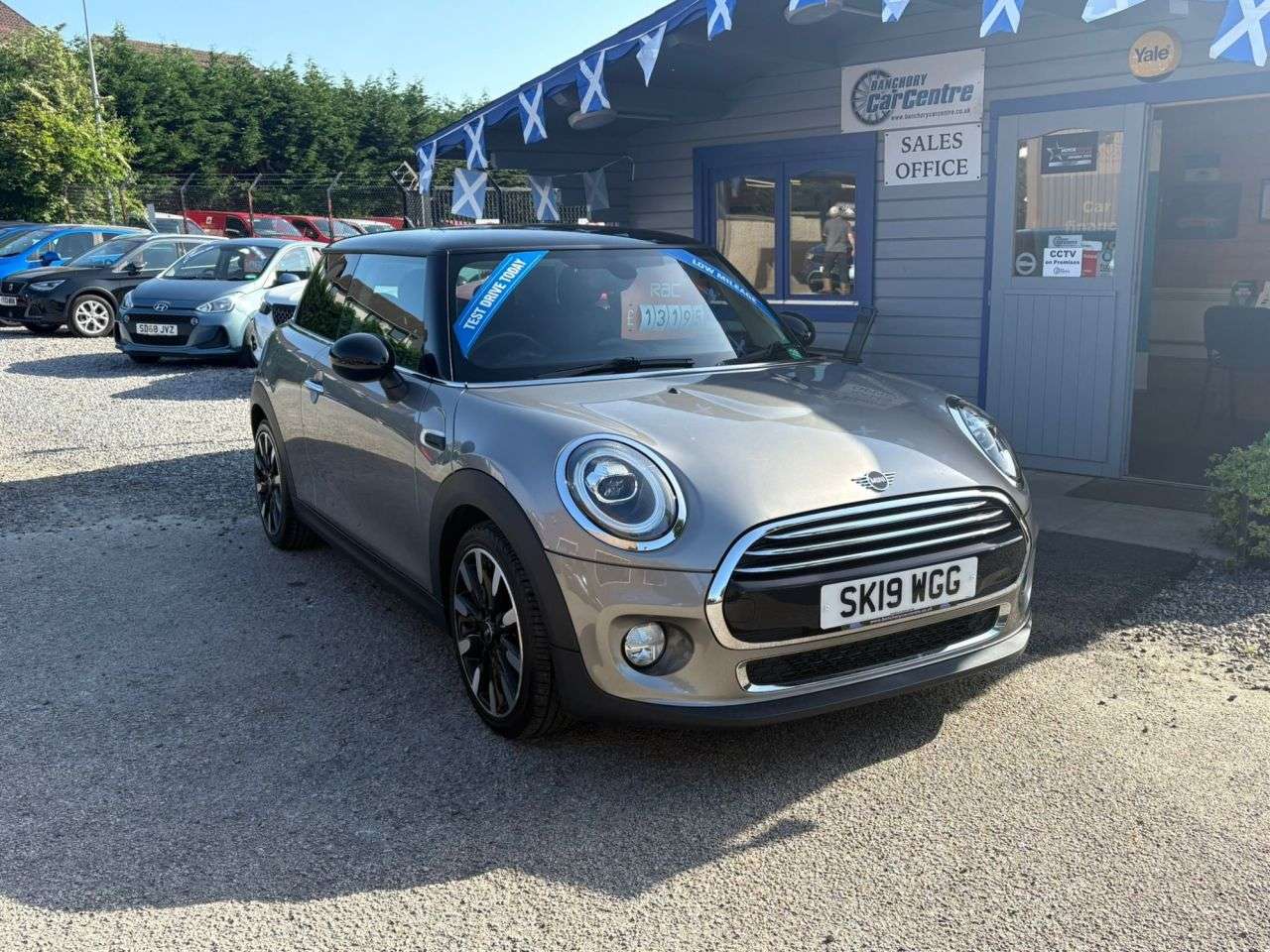 A 2019 MINI HATCH 1.5 Cooper Exclusive Hatchback 3dr Petrol Manual Euro 6 (s/s) (136 ps) Full A 2019 MINI HATCH 1.5 Cooper Exclusive Hatchback 3dr Petrol Manual Euro 6 (s/s) (136 ps) Full