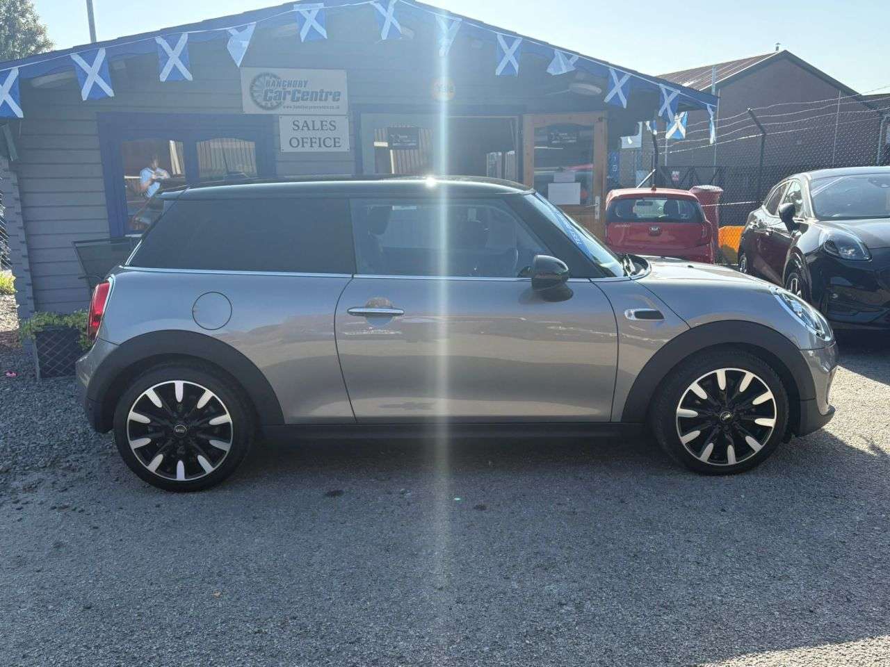 A 2019 MINI HATCH 1.5 Cooper Exclusive Hatchback 3dr Petrol Manual Euro 6 (s/s) (136 ps) Full A 2019 MINI HATCH 1.5 Cooper Exclusive Hatchback 3dr Petrol Manual Euro 6 (s/s) (136 ps) Full