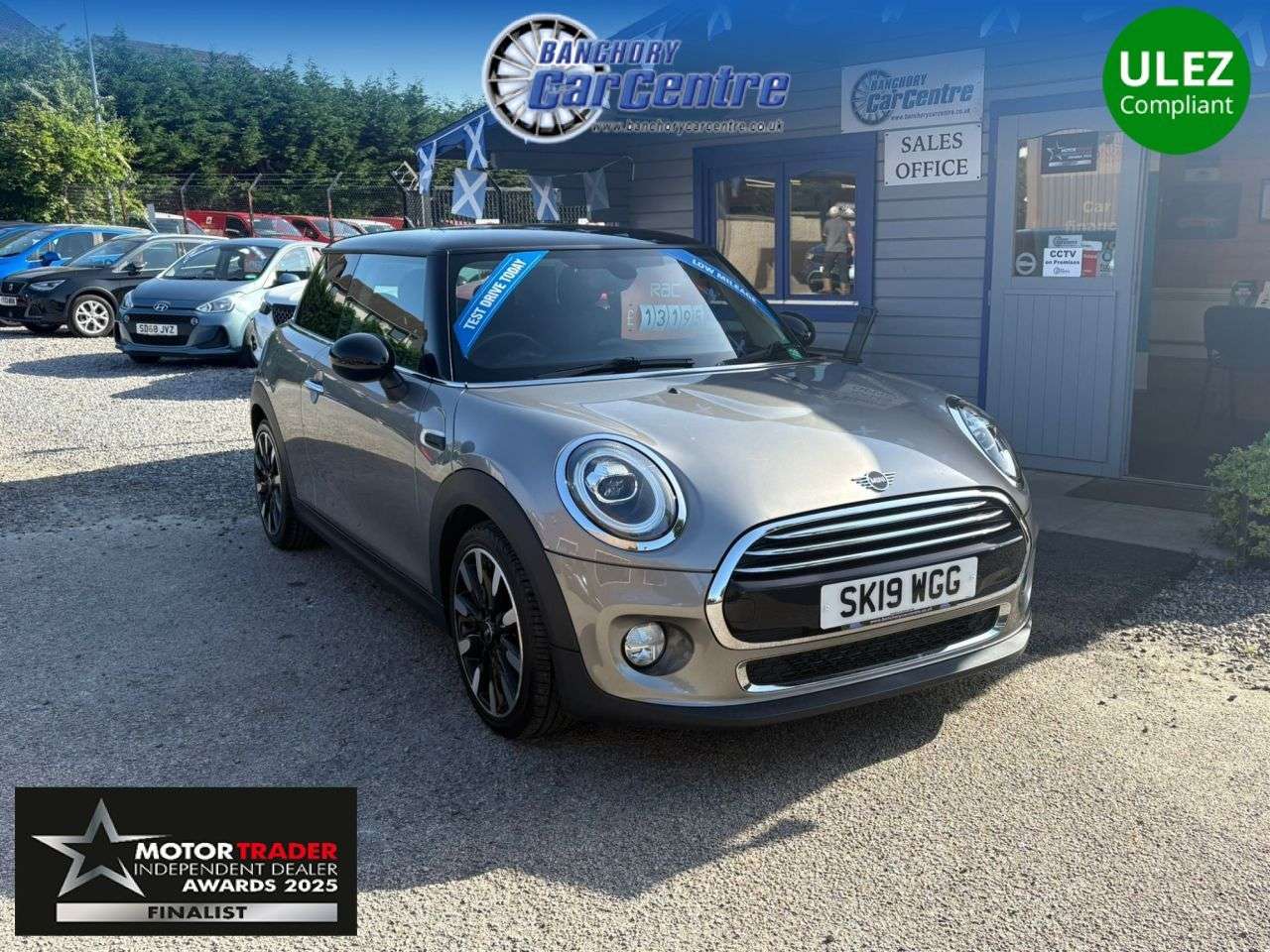 A 2019 MINI HATCH 1.5 Cooper Exclusive Hatchback 3dr Petrol Manual Euro 6 (s/s) (136 ps) Full A 2019 MINI HATCH 1.5 Cooper Exclusive Hatchback 3dr Petrol Manual Euro 6 (s/s) (136 ps) Full