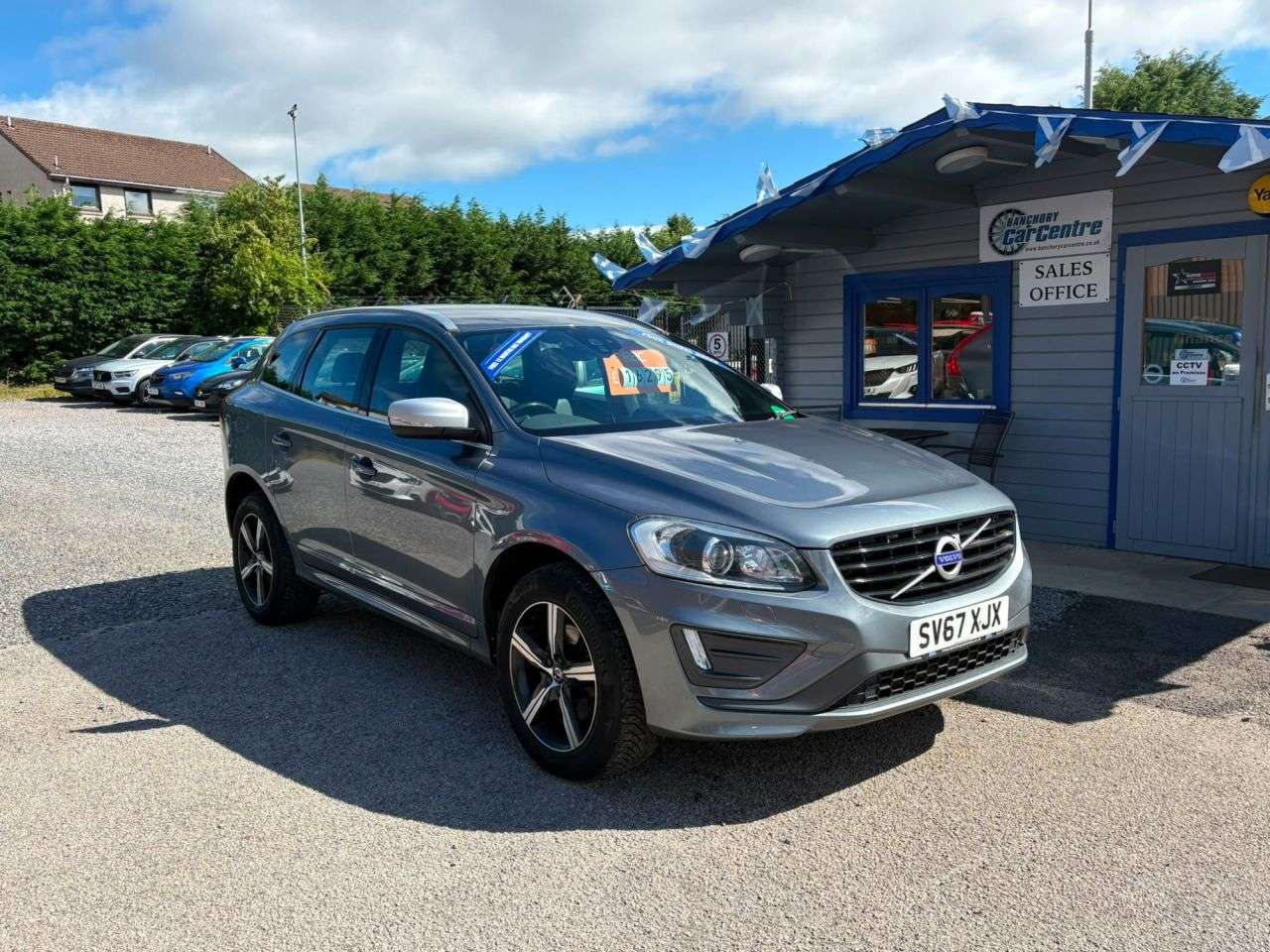 A 2017 VOLVO XC60 2.4 D5 R-Design Lux Nav SUV 5dr Diesel Auto AWD Euro 6 (s/s) (220 ps) AWD A A 2017 VOLVO XC60 2.4 D5 R-Design Lux Nav SUV 5dr Diesel Auto AWD Euro 6 (s/s) (220 ps) AWD A