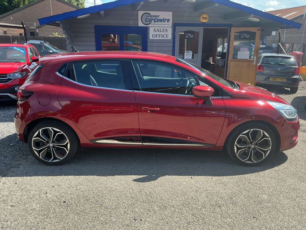 A 2017 RENAULT CLIO 0.9 TCe Dynamique S Nav Hatchback 5dr Petrol Manual Euro 6 (s/s) (90 ps) Gr A 2017 RENAULT CLIO 0.9 TCe Dynamique S Nav Hatchback 5dr Petrol Manual Euro 6 (s/s) (90 ps) Gr