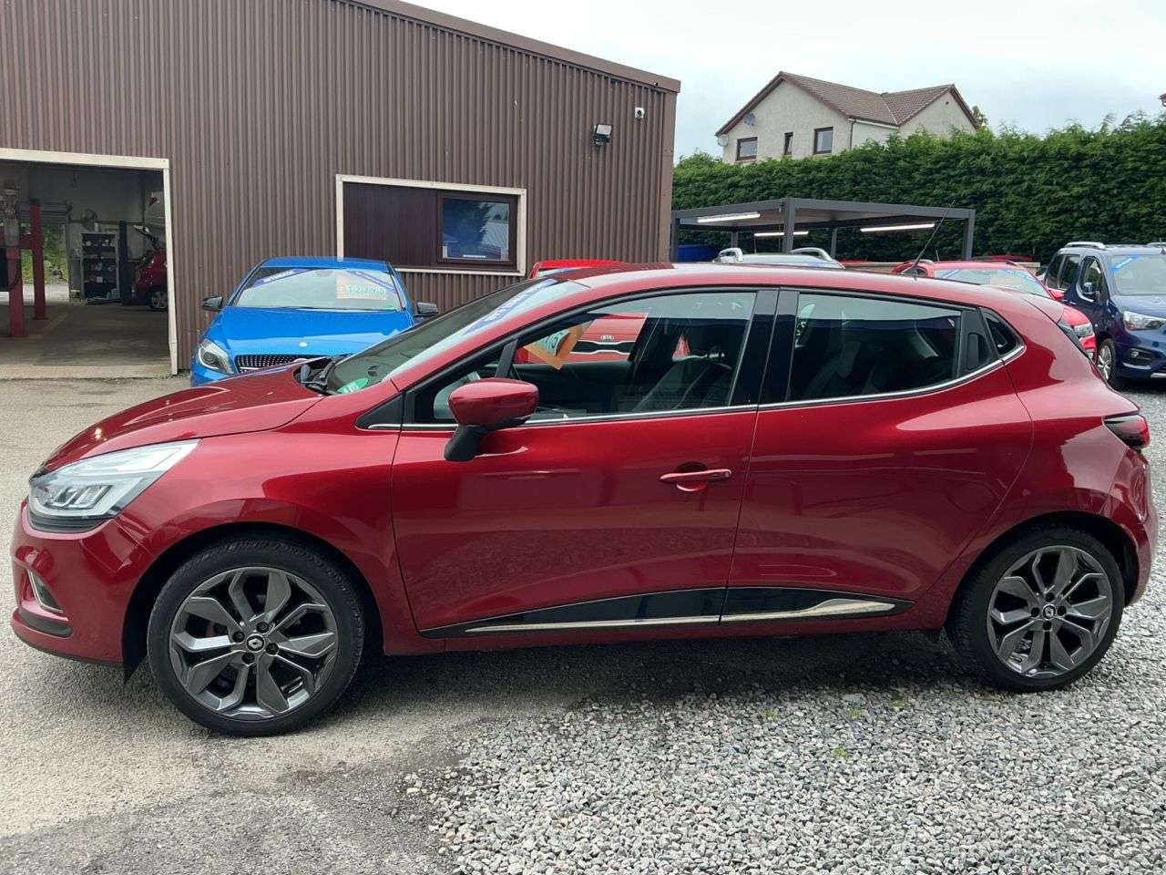 A 2017 RENAULT CLIO 0.9 TCe Dynamique S Nav Hatchback 5dr Petrol Manual Euro 6 (s/s) (90 ps) Gr A 2017 RENAULT CLIO 0.9 TCe Dynamique S Nav Hatchback 5dr Petrol Manual Euro 6 (s/s) (90 ps) Gr