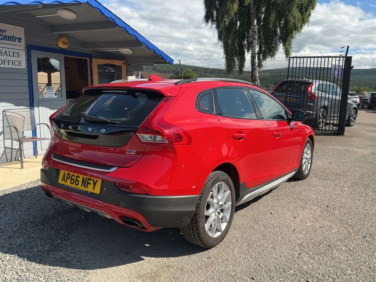 A 2017 VOLVO V40 CROSS COUNTRY 2.0 D2 Pro Hatchback 5dr Diesel Auto Euro 6 (s/s) (120 ps) Part Exchange We A 2017 VOLVO V40 CROSS COUNTRY 2.0 D2 Pro Hatchback 5dr Diesel Auto Euro 6 (s/s) (120 ps) Part Exchange We