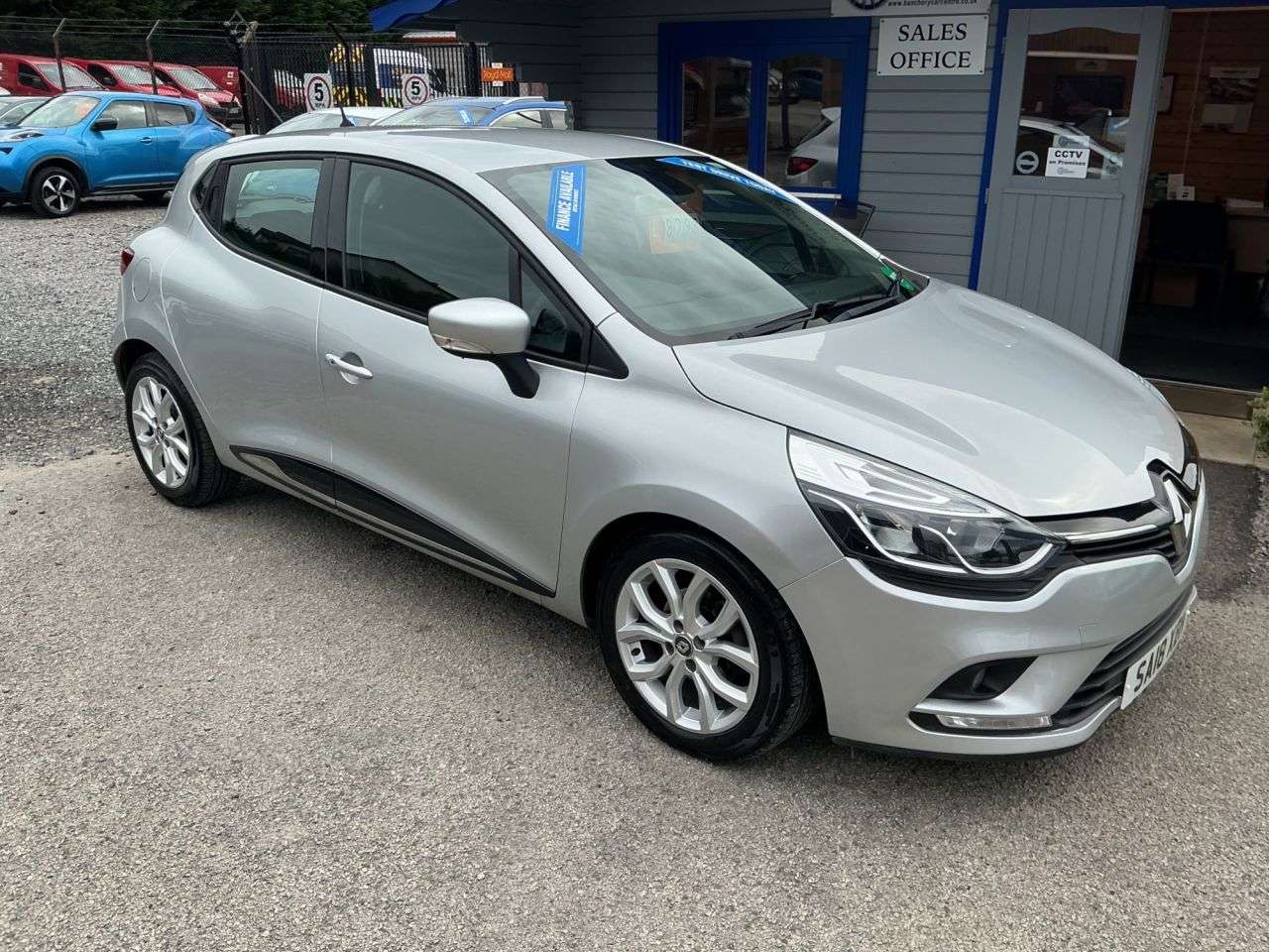 A 2018 RENAULT CLIO 1.2 16V Dynamique Nav Hatchback 5dr Petrol Manual Euro 6 (75 ps) Economical A 2018 RENAULT CLIO 1.2 16V Dynamique Nav Hatchback 5dr Petrol Manual Euro 6 (75 ps) Economical