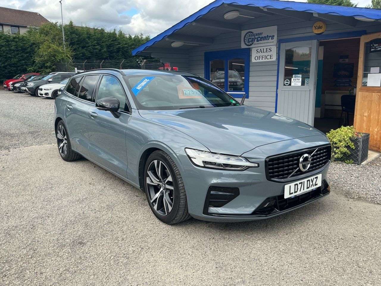 A 2021 VOLVO V60 2.0 B4 MHEV R-Design Estate 5dr Diesel Hybrid Auto Euro 6 (s/s) (197 ps) Lo A 2021 VOLVO V60 2.0 B4 MHEV R-Design Estate 5dr Diesel Hybrid Auto Euro 6 (s/s) (197 ps) Lo