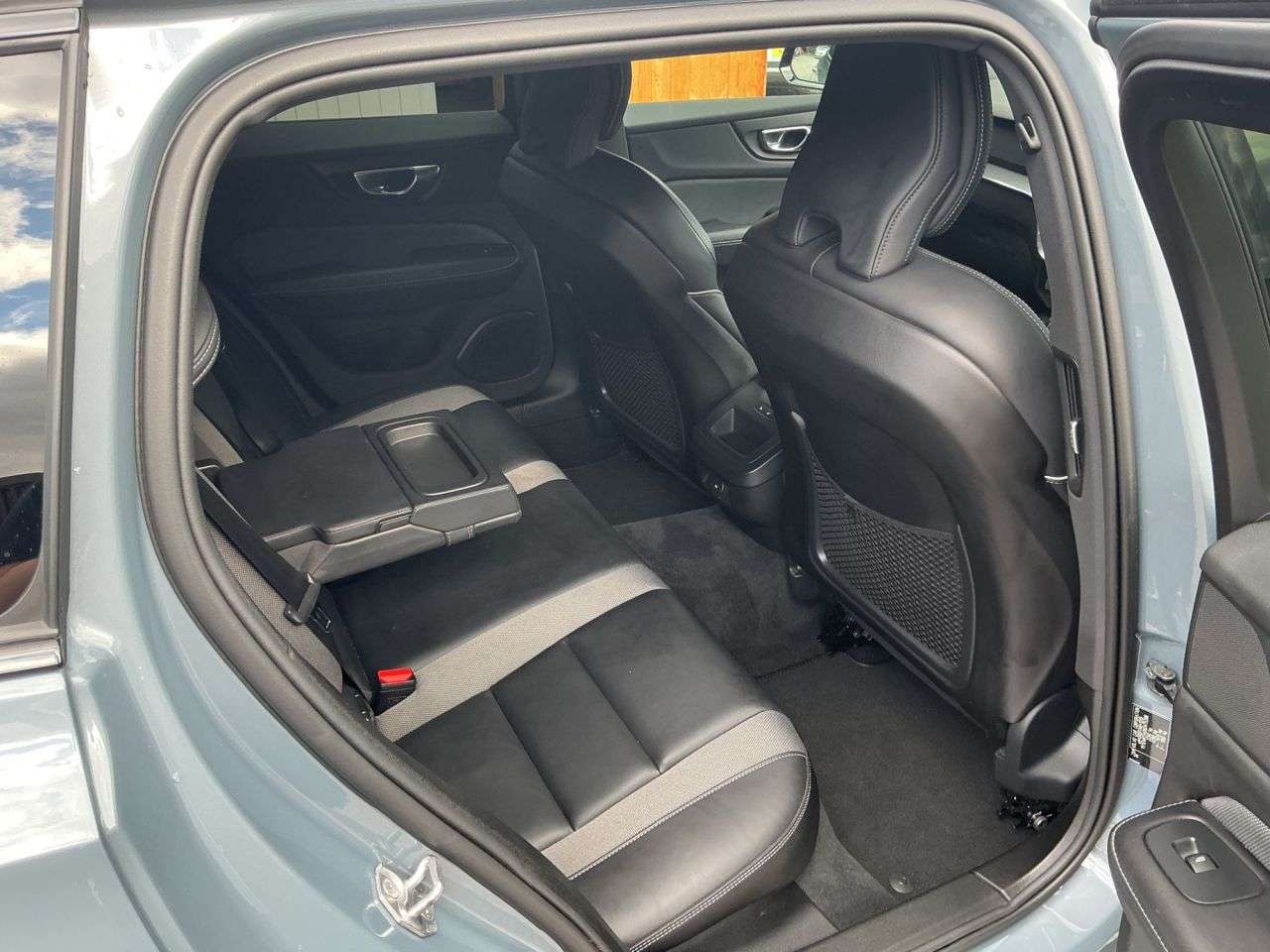 2021 VOLVO V60 2021 VOLVO V60