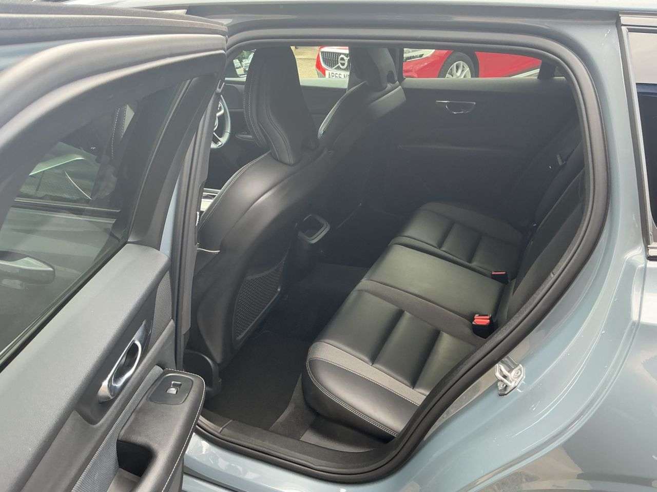 2021 VOLVO V60 2021 VOLVO V60