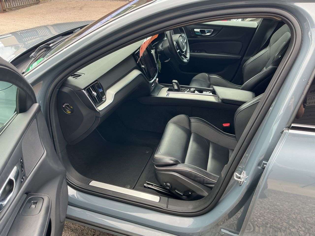 2021 VOLVO V60 2021 VOLVO V60