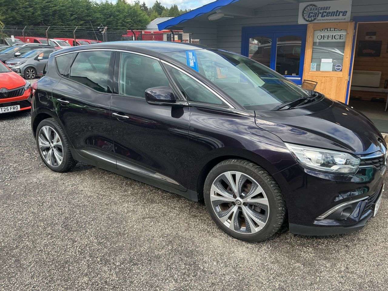 A 2019 RENAULT SCENIC 1.3 TCe Signature MPV 5dr Petrol Manual Euro 6 (s/s) (140 ps) Loads of spac A 2019 RENAULT SCENIC 1.3 TCe Signature MPV 5dr Petrol Manual Euro 6 (s/s) (140 ps) Loads of spac