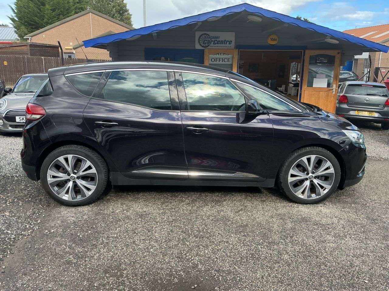 A 2019 RENAULT SCENIC 1.3 TCe Signature MPV 5dr Petrol Manual Euro 6 (s/s) (140 ps) Loads of spac A 2019 RENAULT SCENIC 1.3 TCe Signature MPV 5dr Petrol Manual Euro 6 (s/s) (140 ps) Loads of spac