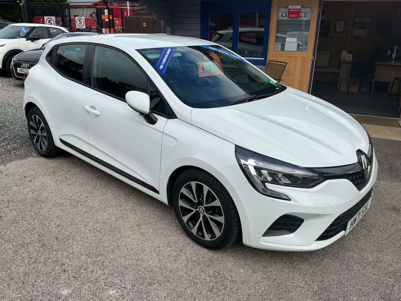 A 2021 RENAULT CLIO 1.0 TCe Iconic Hatchback 5dr Petrol Manual Euro 6 (s/s) (90 ps) Economical A 2021 RENAULT CLIO 1.0 TCe Iconic Hatchback 5dr Petrol Manual Euro 6 (s/s) (90 ps) Economical
