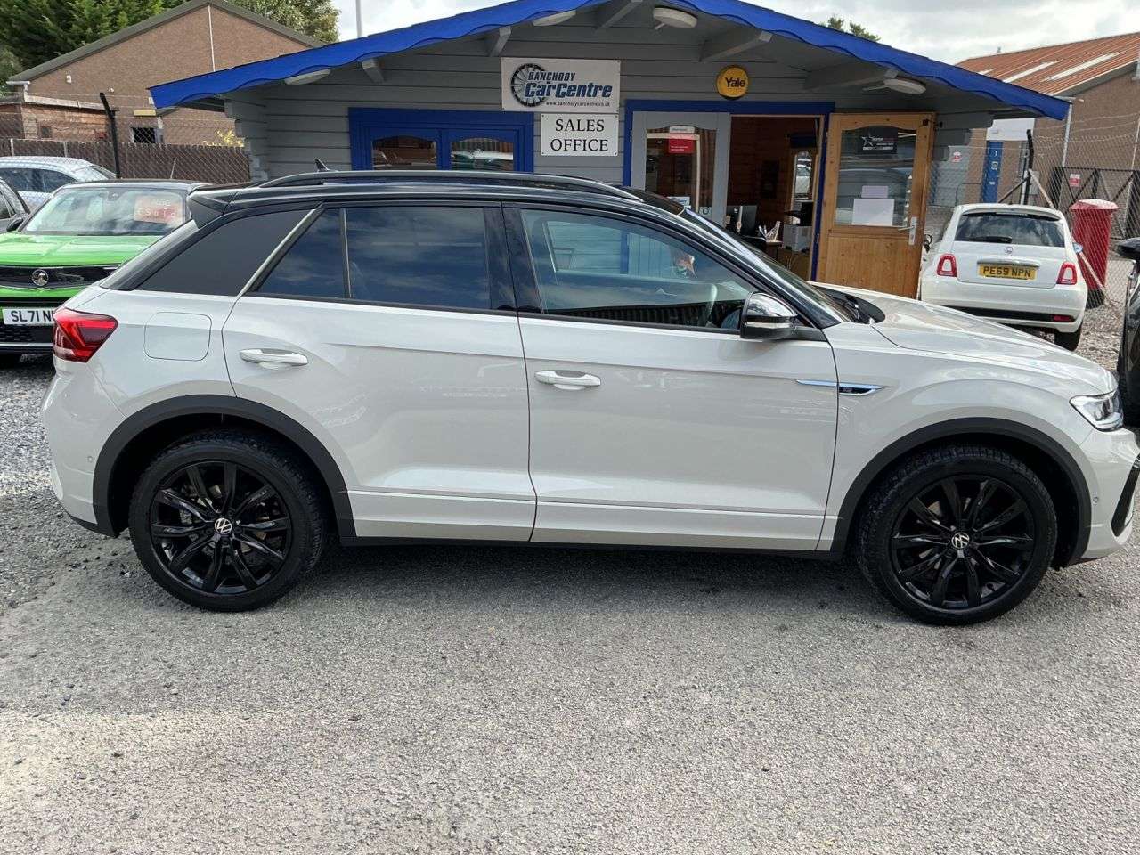 A 2022 VOLKSWAGEN T-ROC 1.5 TSI R-Line SUV 5dr Petrol Manual Euro 6 (s/s) (150 ps) Great looks & sp A 2022 VOLKSWAGEN T-ROC 1.5 TSI R-Line SUV 5dr Petrol Manual Euro 6 (s/s) (150 ps) Great looks & sp