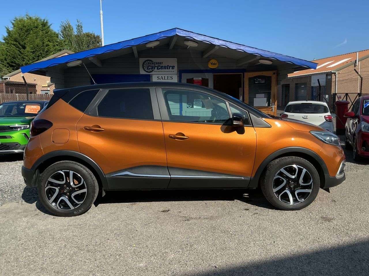 A 2019 RENAULT CAPTUR 0.9 TCe ENERGY Iconic SUV 5dr Petrol Manual Euro 6 (s/s) (90 ps) Free 12 Mo A 2019 RENAULT CAPTUR 0.9 TCe ENERGY Iconic SUV 5dr Petrol Manual Euro 6 (s/s) (90 ps) Free 12 Mo