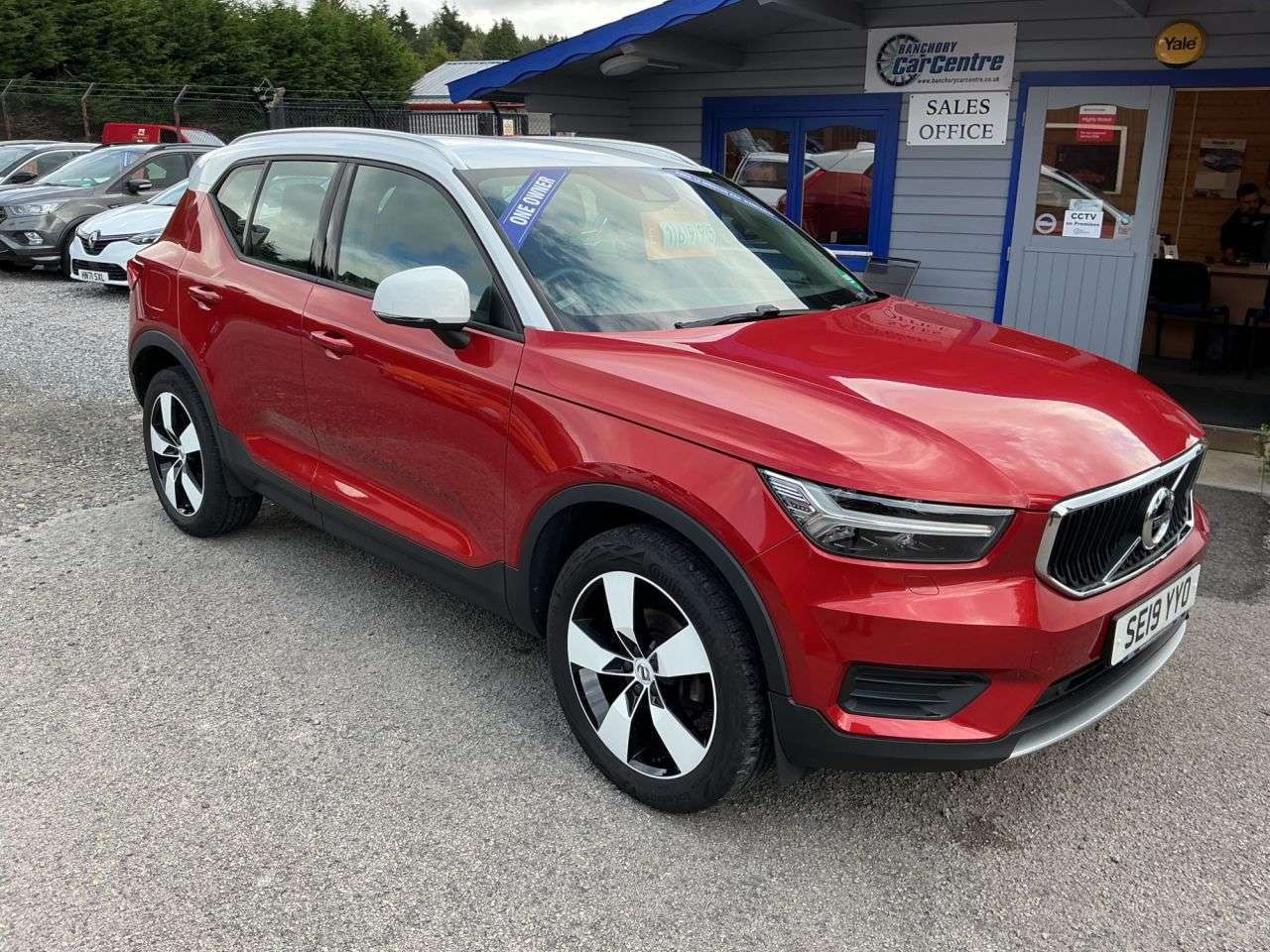 A 2019 VOLVO XC40 1.5 T3 Momentum SUV 5dr Petrol Manual Euro 6 (s/s) (163 ps) One owner from A 2019 VOLVO XC40 1.5 T3 Momentum SUV 5dr Petrol Manual Euro 6 (s/s) (163 ps) One owner from