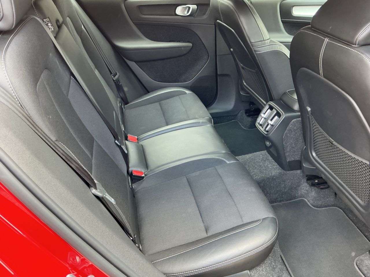 2019 VOLVO XC40 2019 VOLVO XC40