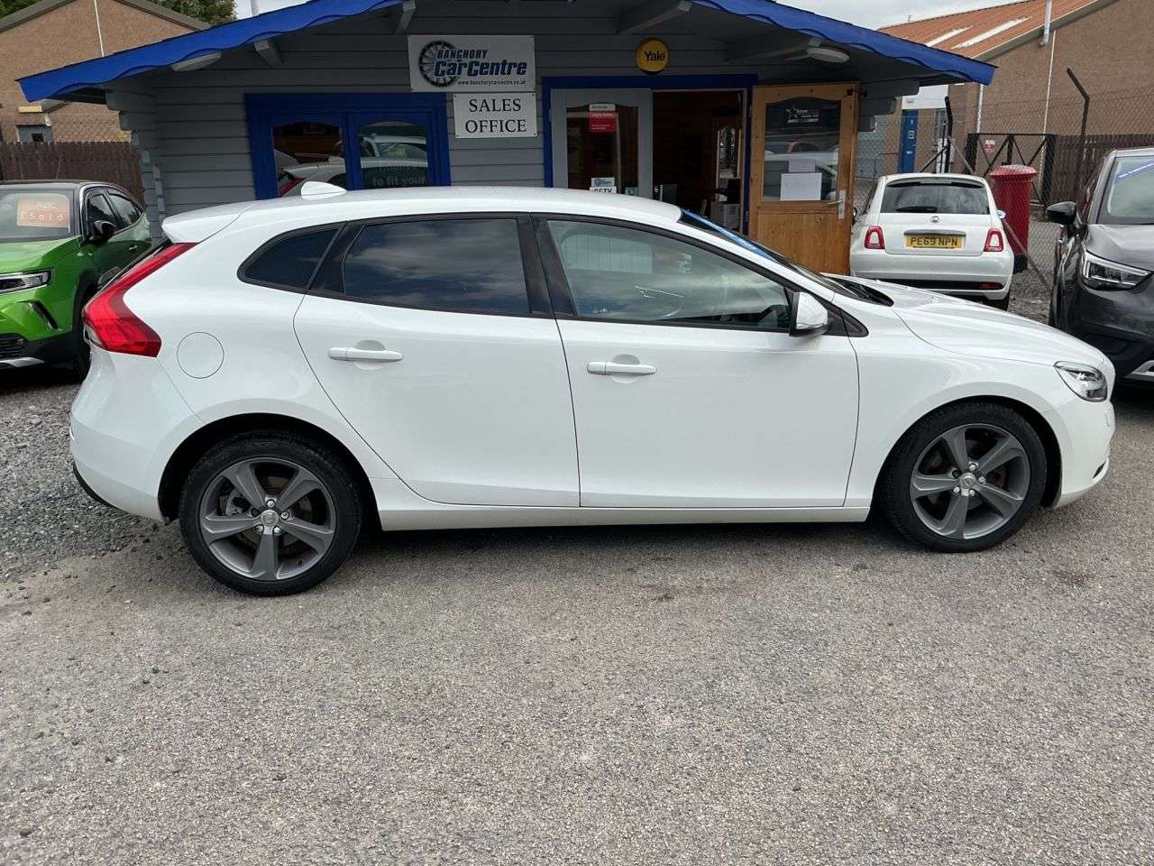 2016 VOLVO V40 2016 VOLVO V40