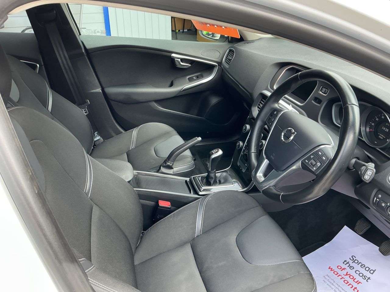 2016 VOLVO V40 2016 VOLVO V40