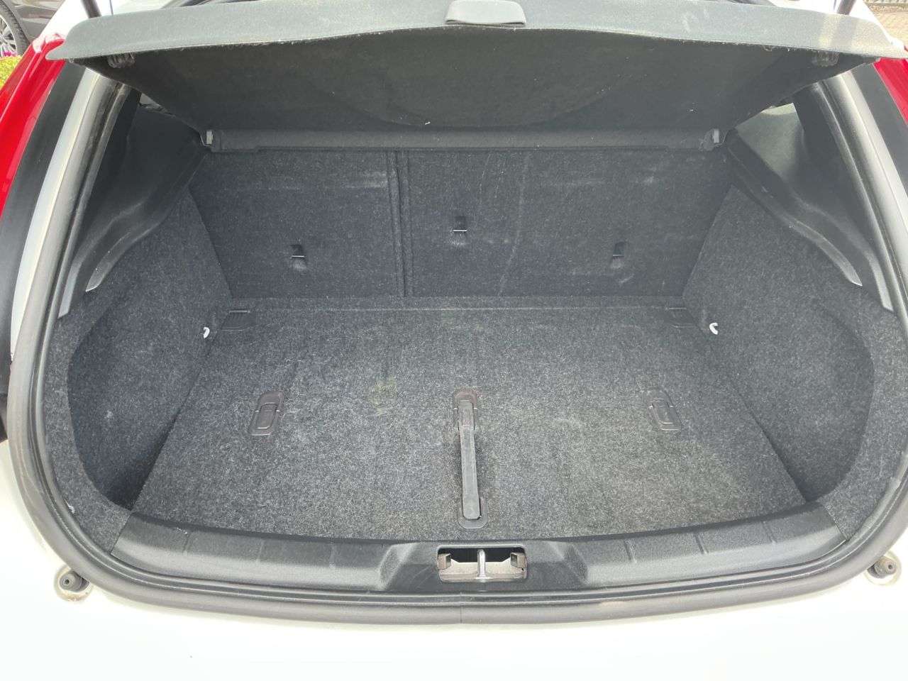 2016 VOLVO V40 2016 VOLVO V40