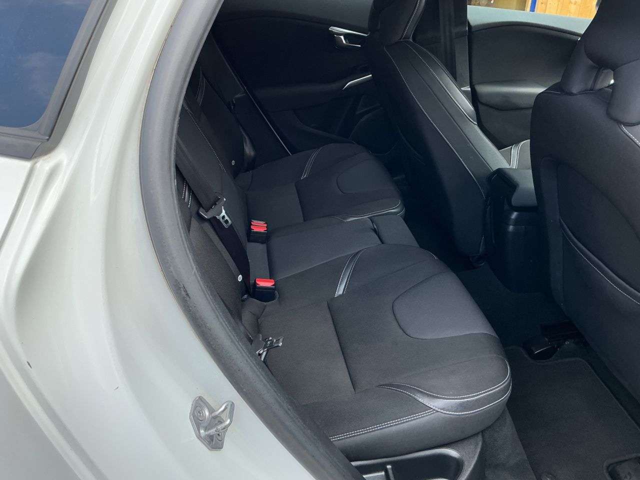 2016 VOLVO V40 2016 VOLVO V40