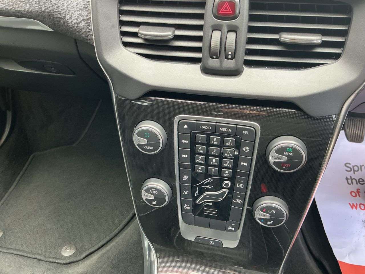 2016 VOLVO V40 2016 VOLVO V40