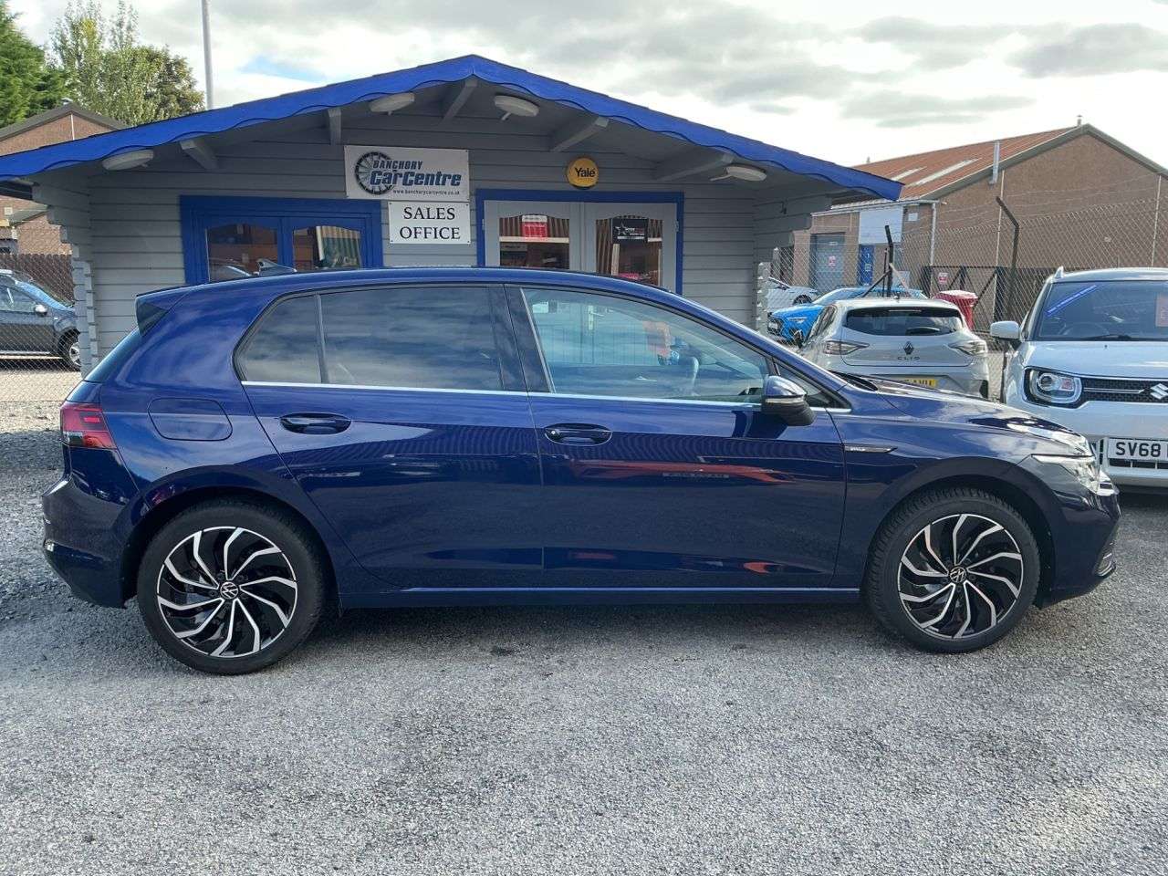 A 2023 VOLKSWAGEN GOLF 1.5 TSI Style Edition Hatchback 5dr Petrol Manual Euro 6 (s/s) (130 ps) Par A 2023 VOLKSWAGEN GOLF 1.5 TSI Style Edition Hatchback 5dr Petrol Manual Euro 6 (s/s) (130 ps) Par