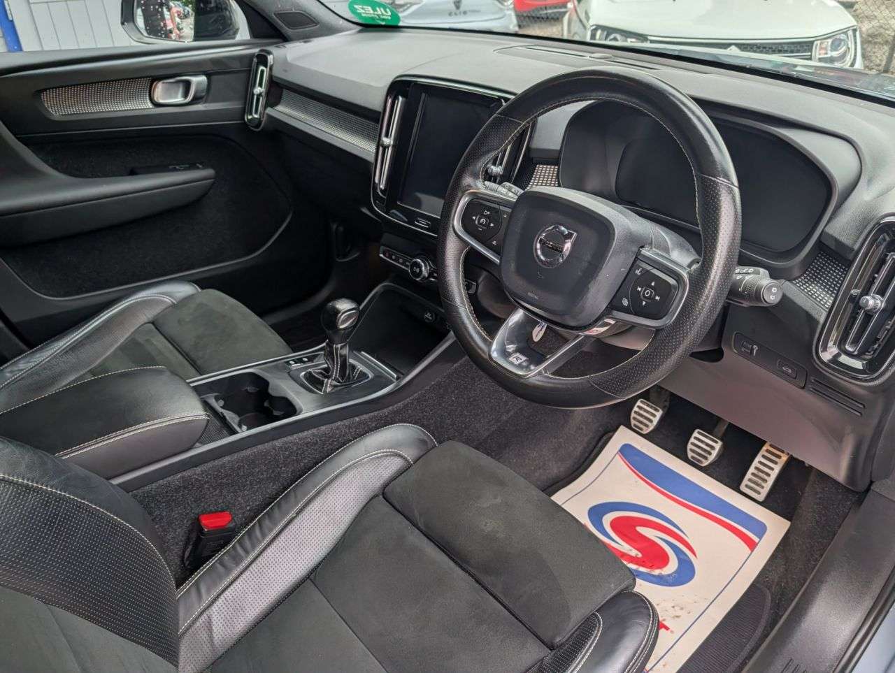 2019 VOLVO XC40 2019 VOLVO XC40