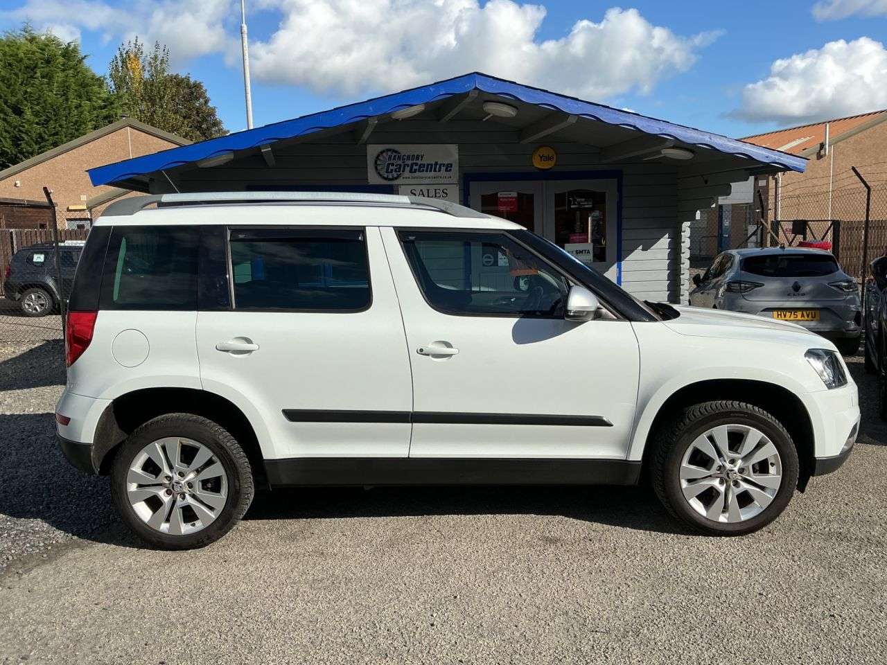A 2017 SKODA YETI 1.2 TSI SE L Drive Outdoor 5dr Petrol DSG Euro 6 (s/s) (110 ps) Full Servic A 2017 SKODA YETI 1.2 TSI SE L Drive Outdoor 5dr Petrol DSG Euro 6 (s/s) (110 ps) Full Servic