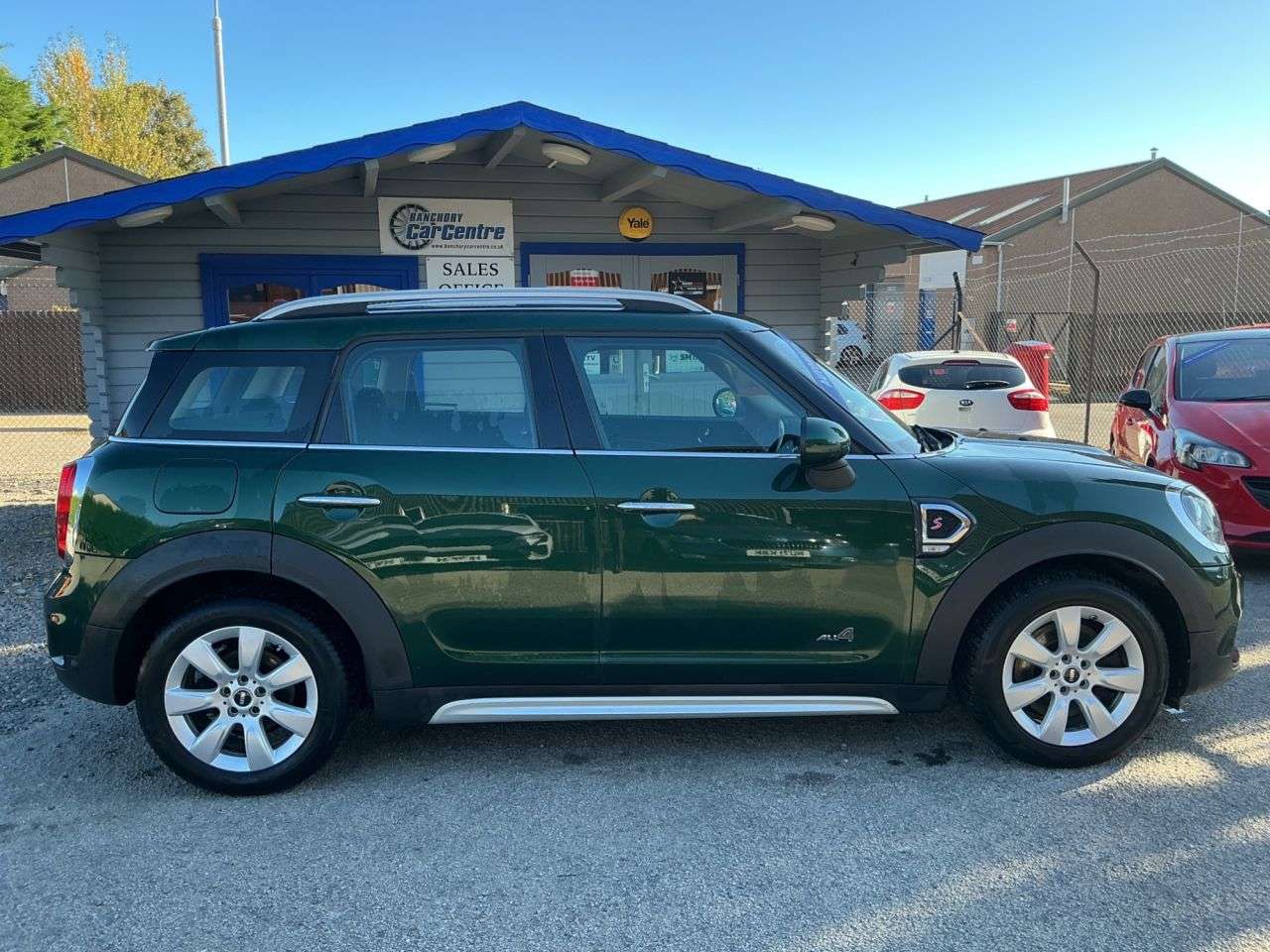 A 2017 MINI COUNTRYMAN 2.0 Cooper S SUV 5dr Petrol Auto ALL4 Euro 6 (s/s) (192 ps) Automatic A 2017 MINI COUNTRYMAN 2.0 Cooper S SUV 5dr Petrol Auto ALL4 Euro 6 (s/s) (192 ps) Automatic
