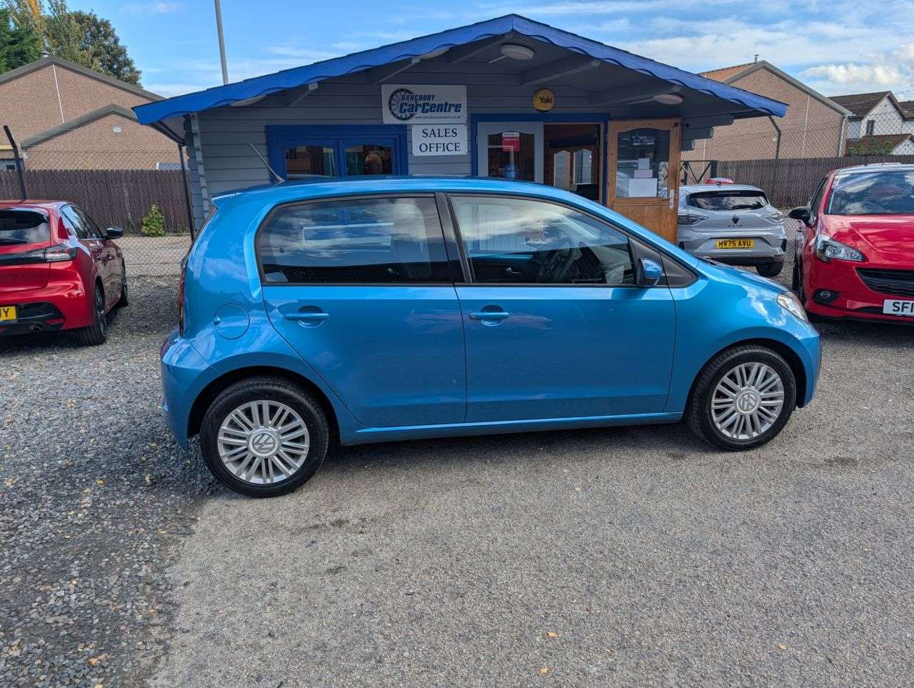 A 2018 VOLKSWAGEN UP! 1.0 Move up! Hatchback 5dr Petrol ASG Euro 6 (s/s) (60 ps) Very Low Mileage A 2018 VOLKSWAGEN UP! 1.0 Move up! Hatchback 5dr Petrol ASG Euro 6 (s/s) (60 ps) Very Low Mileage