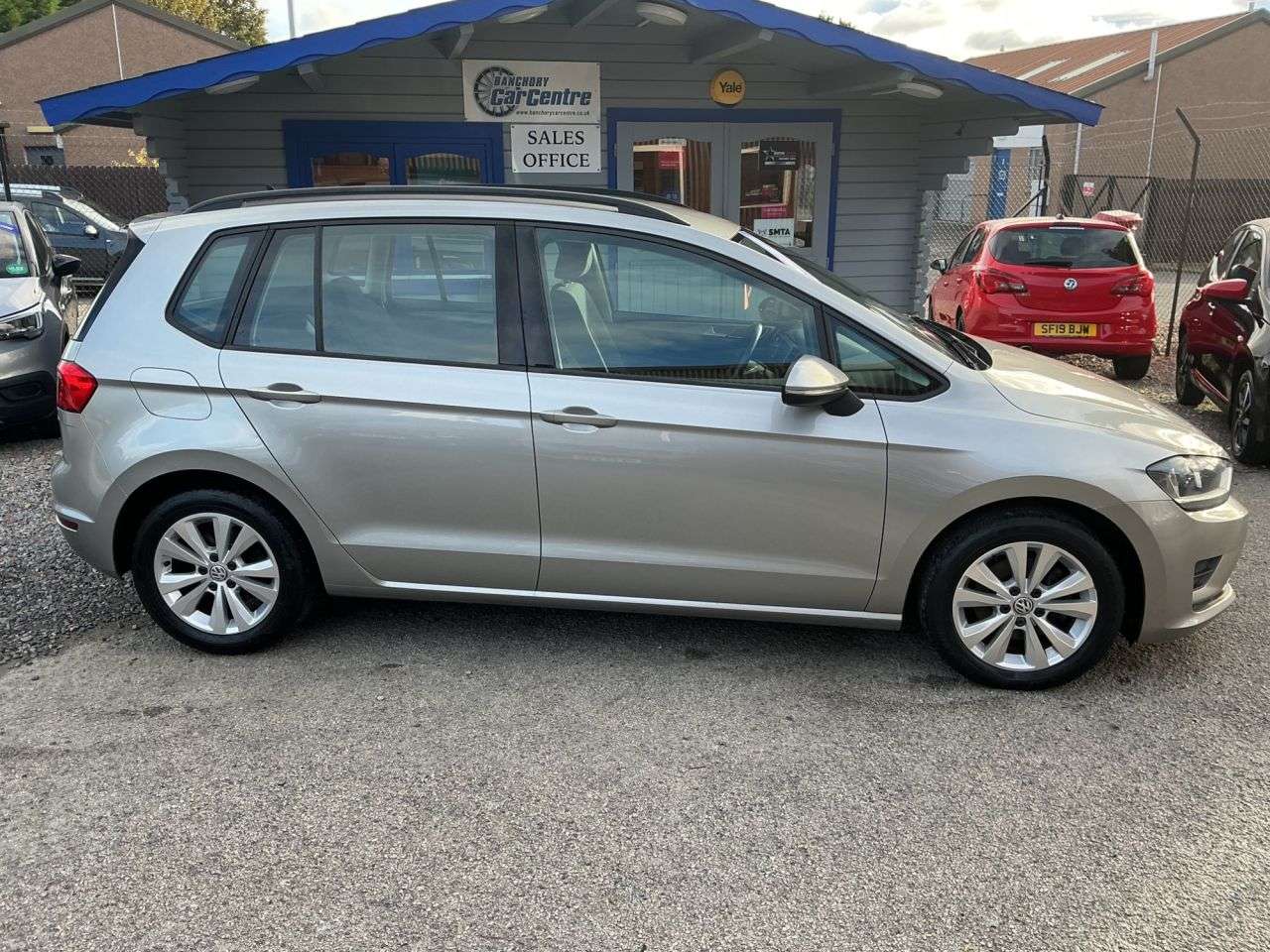 A 2017 VOLKSWAGEN GOLF SV 1.4 TSI BlueMotion Tech SE MPV 5dr Petrol Manual Euro 6 (s/s) (125 ps) Load A 2017 VOLKSWAGEN GOLF SV 1.4 TSI BlueMotion Tech SE MPV 5dr Petrol Manual Euro 6 (s/s) (125 ps) Load