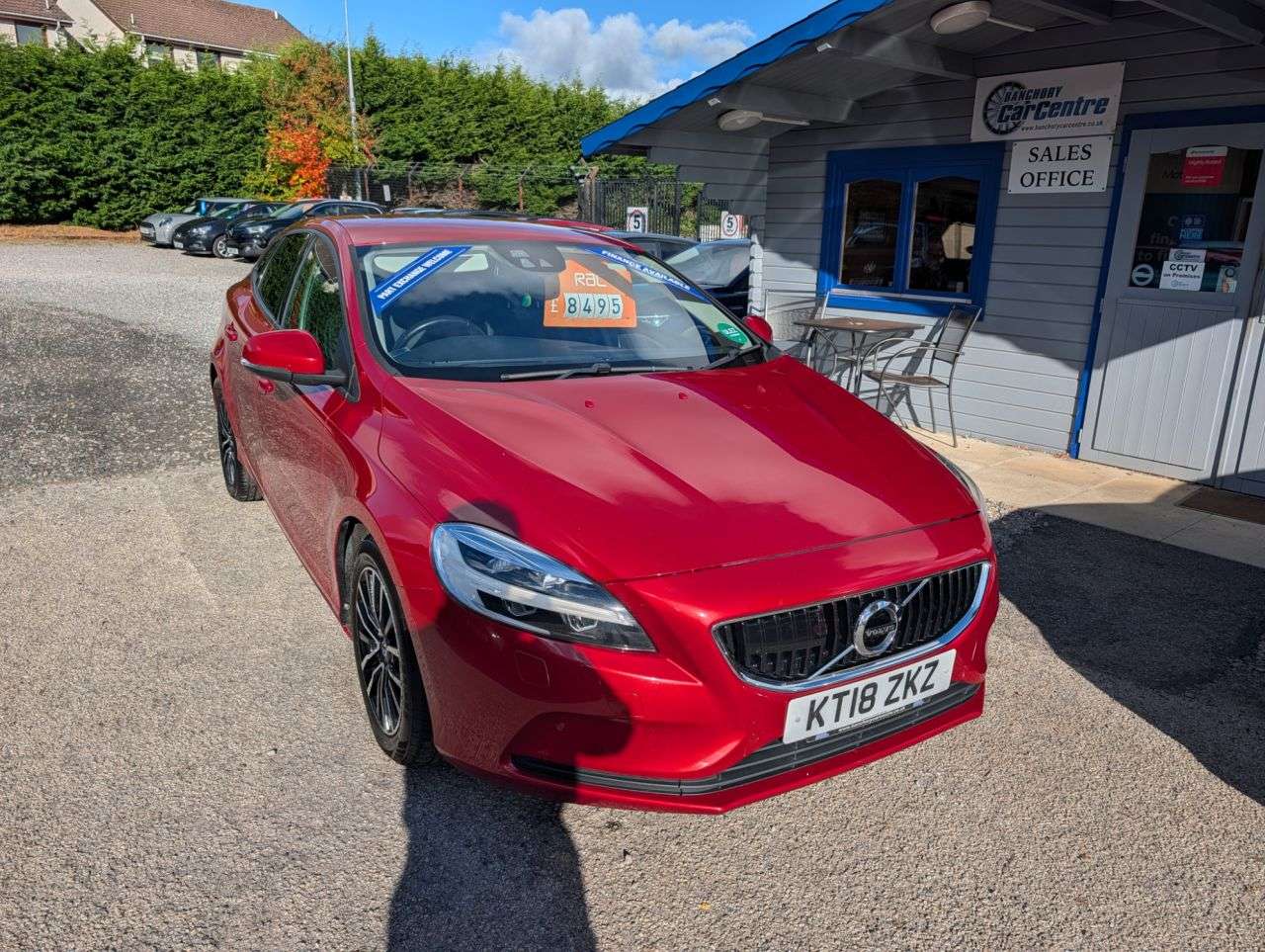 A 2018 VOLVO V40 2.0 T2 GPF Momentum Nav Plus Hatchback 5dr Petrol Manual Euro 6 (s/s) (122 A 2018 VOLVO V40 2.0 T2 GPF Momentum Nav Plus Hatchback 5dr Petrol Manual Euro 6 (s/s) (122