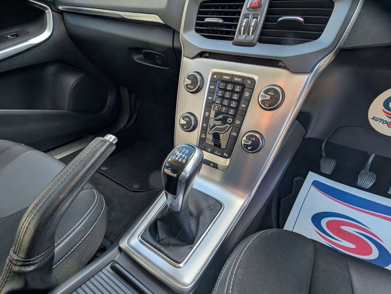 2018 VOLVO V40 2018 VOLVO V40