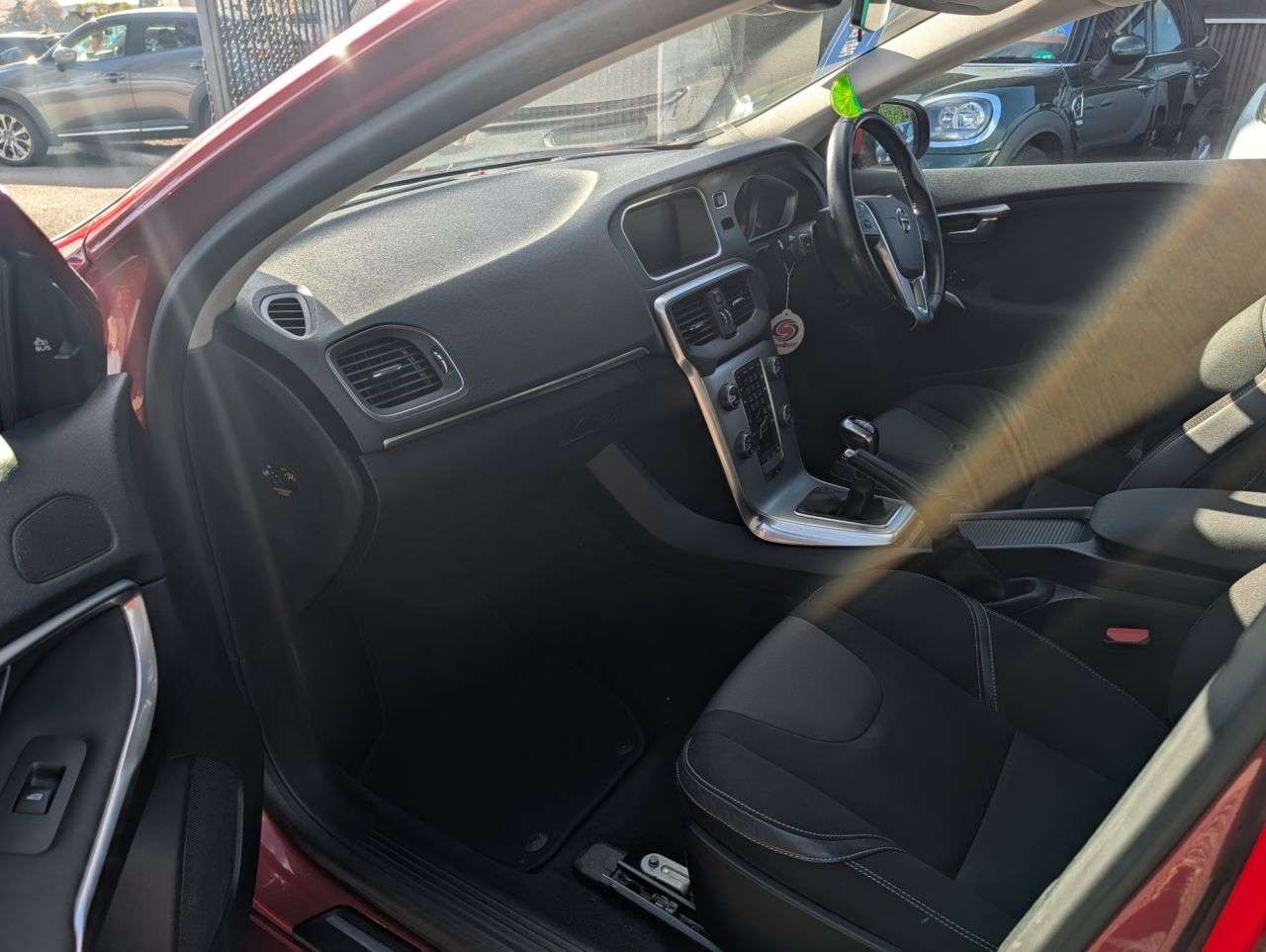 2018 VOLVO V40 2018 VOLVO V40