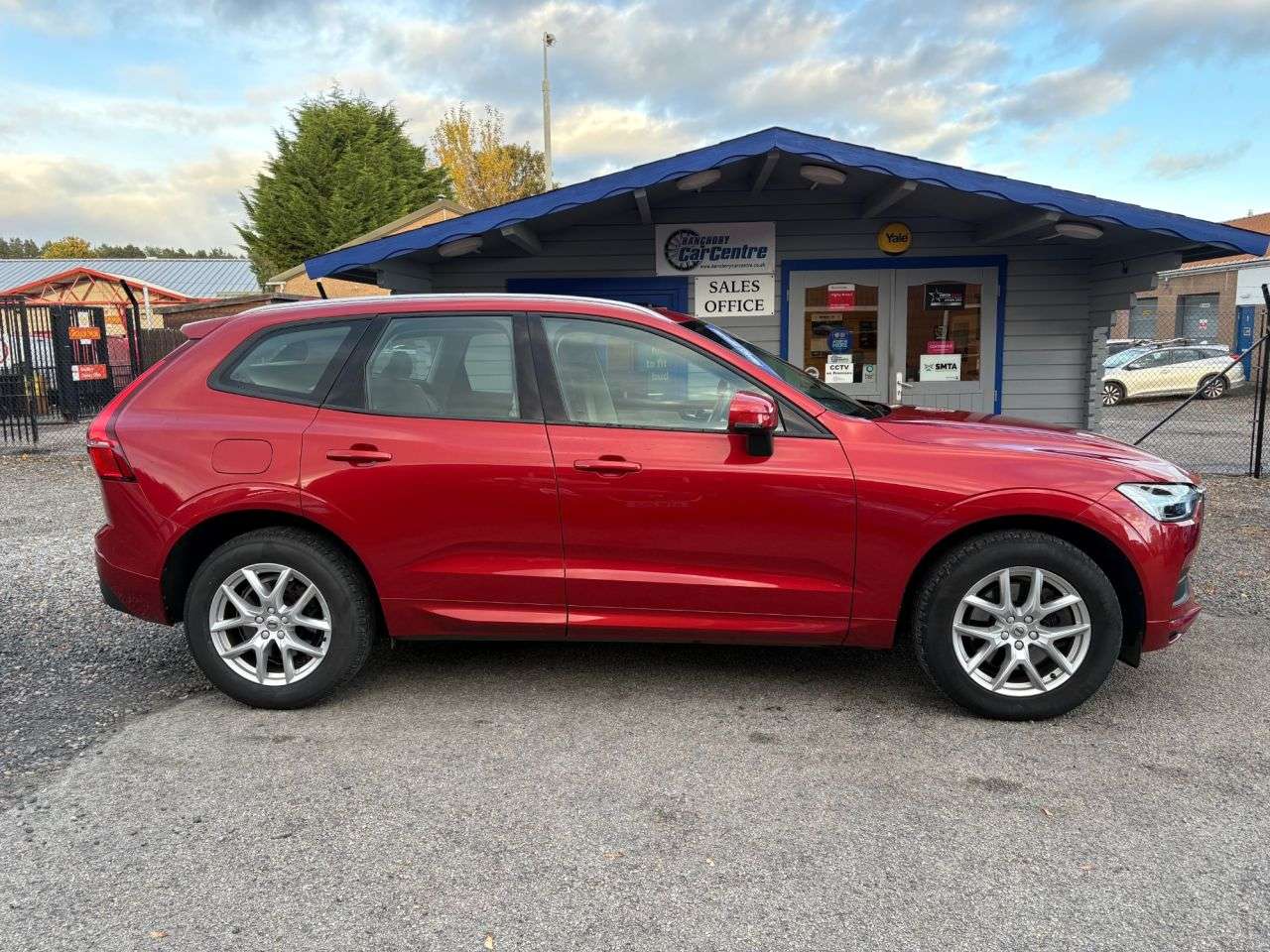 A 2019 VOLVO XC60 2.0 T5 Momentum SUV 5dr Petrol Auto AWD Euro 6 (s/s) (250 ps) AWD Automatic A 2019 VOLVO XC60 2.0 T5 Momentum SUV 5dr Petrol Auto AWD Euro 6 (s/s) (250 ps) AWD Automatic