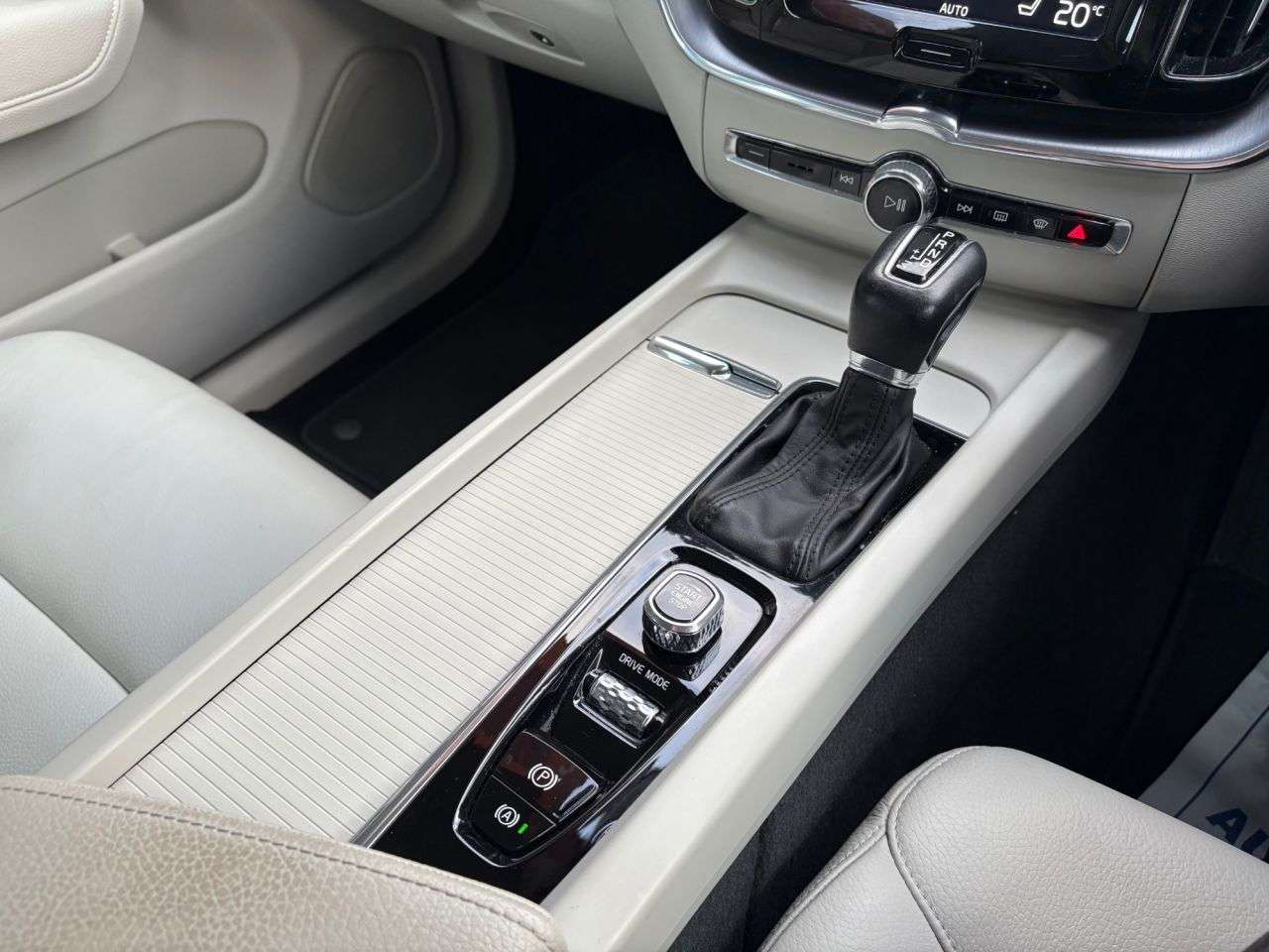 2019 VOLVO XC60 2019 VOLVO XC60