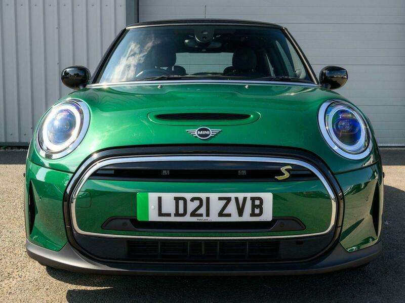 A 2021 MINI HATCH Cooper SE 32.6kWh Level 3 Hatchback 3dr Electric Auto (184 ps) A 2021 MINI HATCH Cooper SE 32.6kWh Level 3 Hatchback 3dr Electric Auto (184 ps)