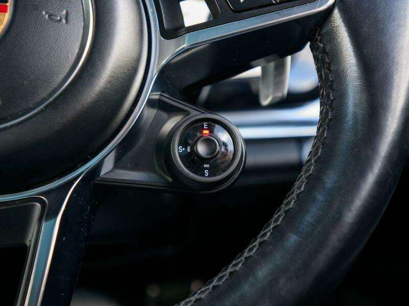 2018 PORSCHE PANAMERA 2018 PORSCHE PANAMERA