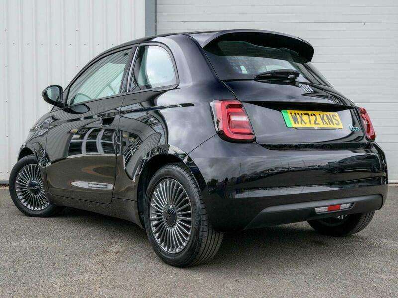 A 2022 FIAT 500 42kWh Icon Hatchback 3dr Electric Auto (118 ps) A 2022 FIAT 500 42kWh Icon Hatchback 3dr Electric Auto (118 ps)